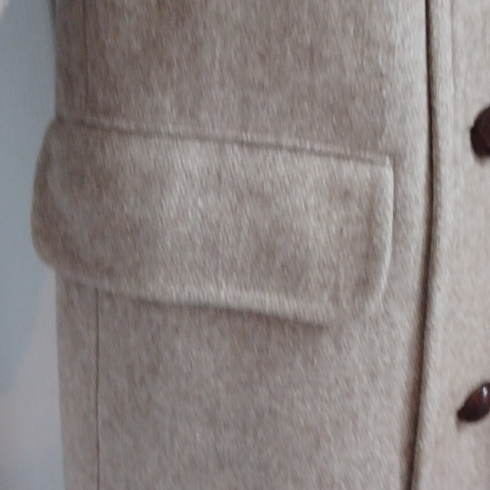 Elegant Tan Double-Breasted Trench Coat - Picture 9 of 13